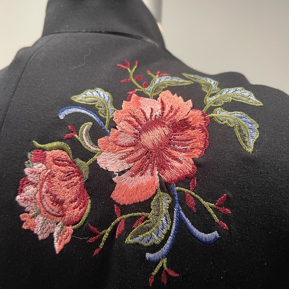 Chico’s Black Embroidered Blazer Jacket Jersey Size Small - Picture 7 of 10